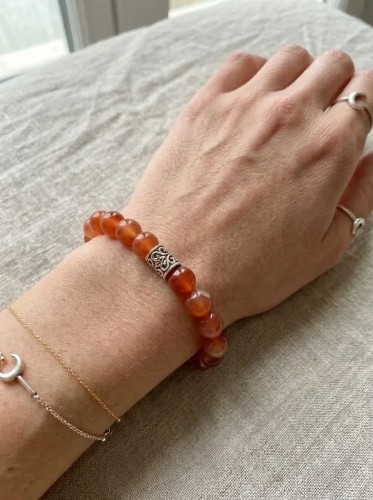 bracelet cornaline poigné.webp