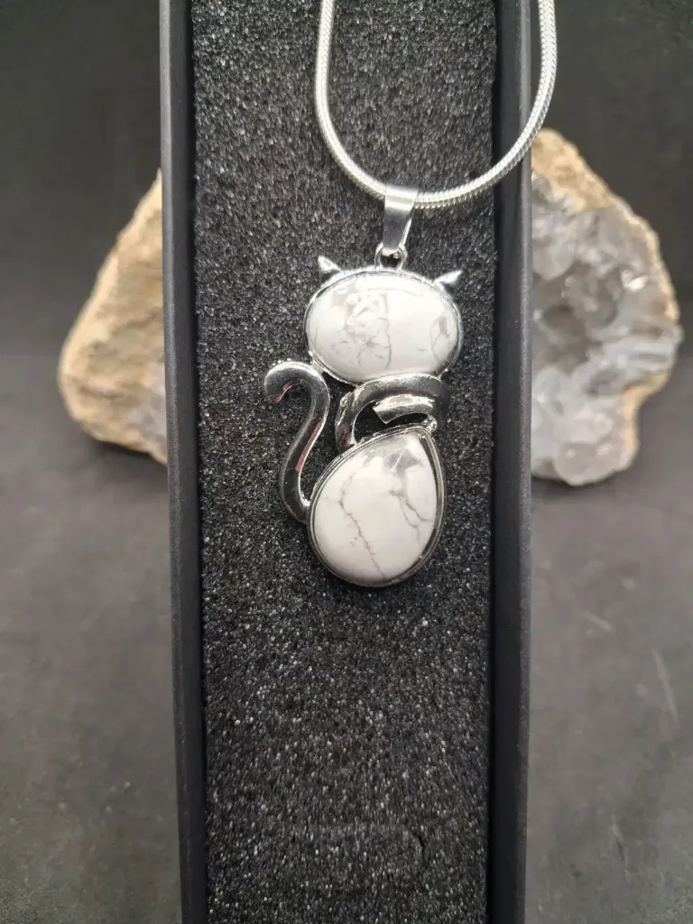 pendentif chat en howlite