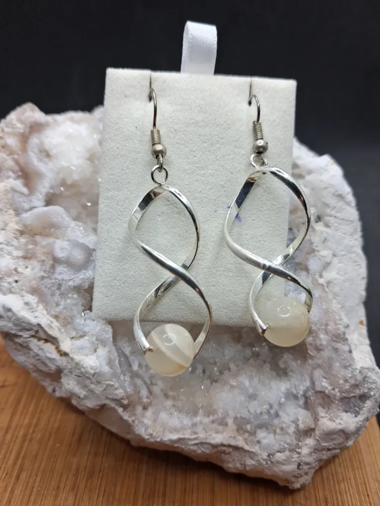 Boucles d'Oreilles en Pierre de Lune Torsadées