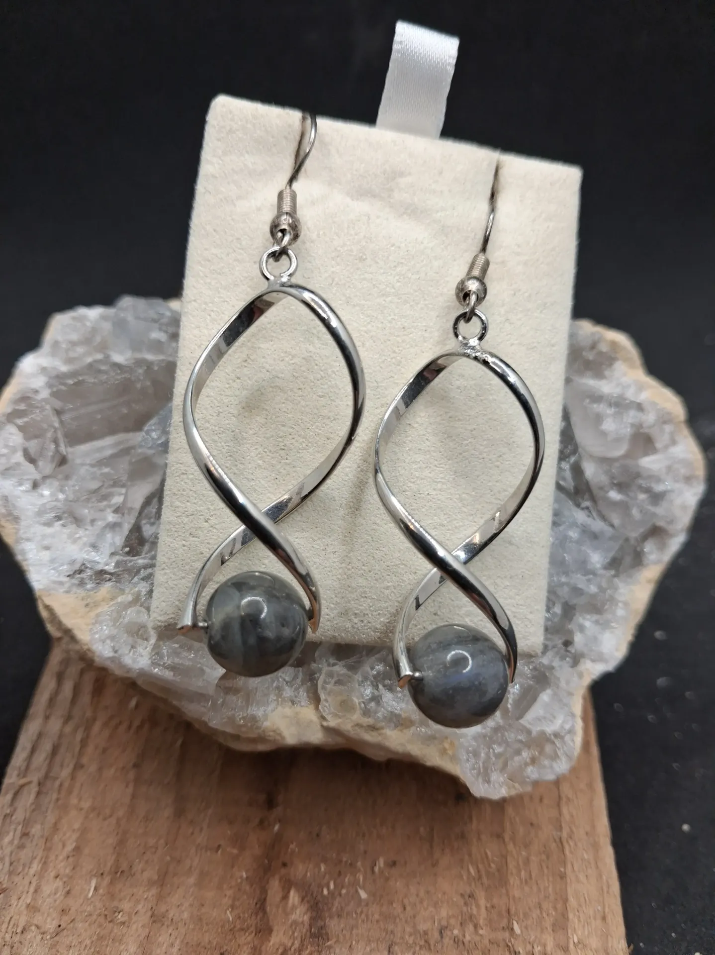 Boucles d'Oreilles en Labradorite Torsadées