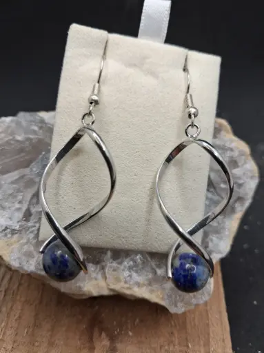 Boucles d'Oreilles en Lapis Lazuli Torsadées